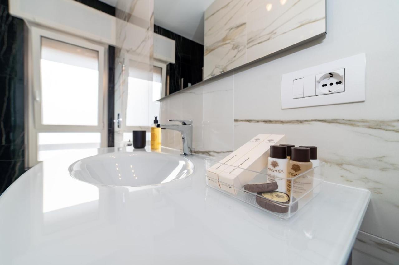 Les Suites Di Adi Apt Bari Exteriör bild